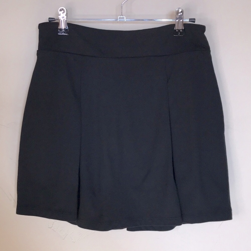 Kinesis black skort pleat front moisture wicking active pull on tennis skort Med